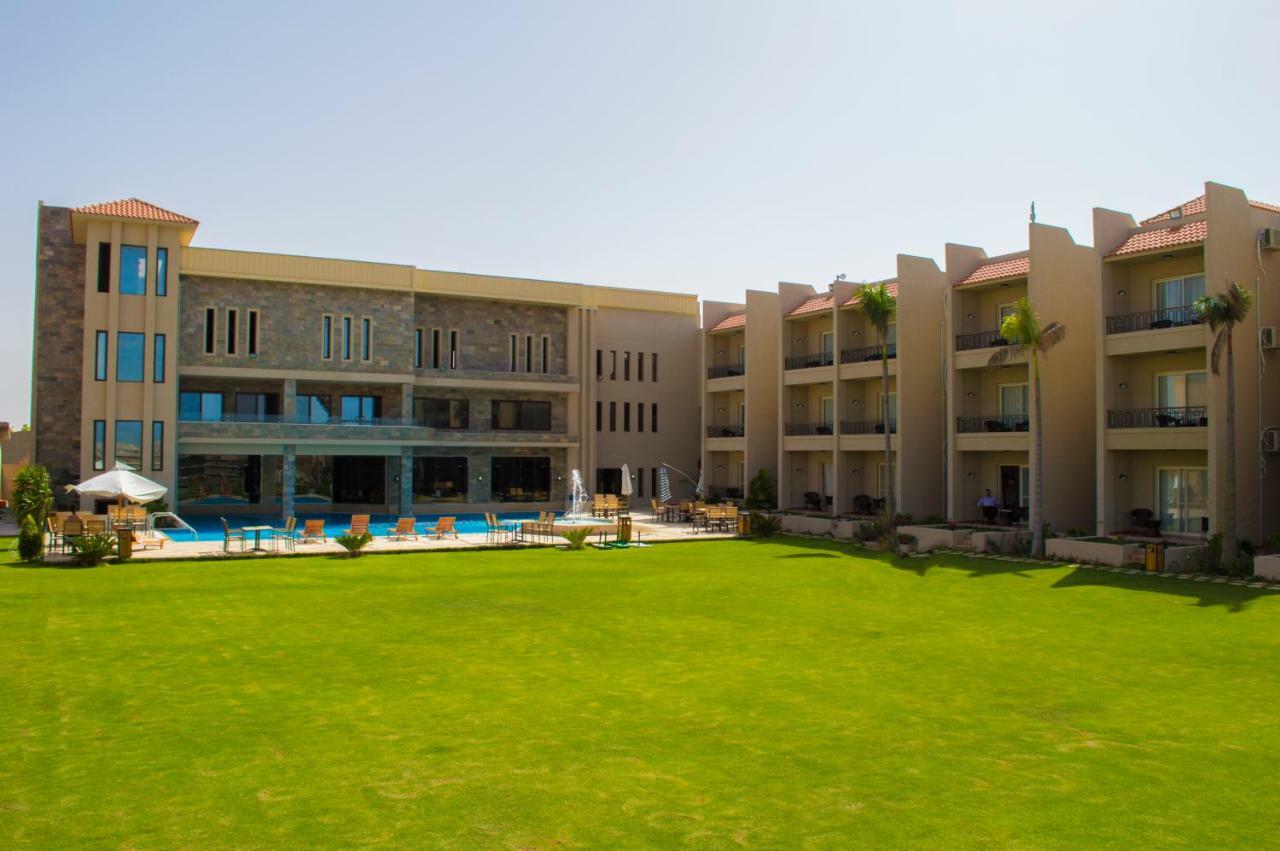 Panacea Suites Hotel Borg El Arab Exteriör bild