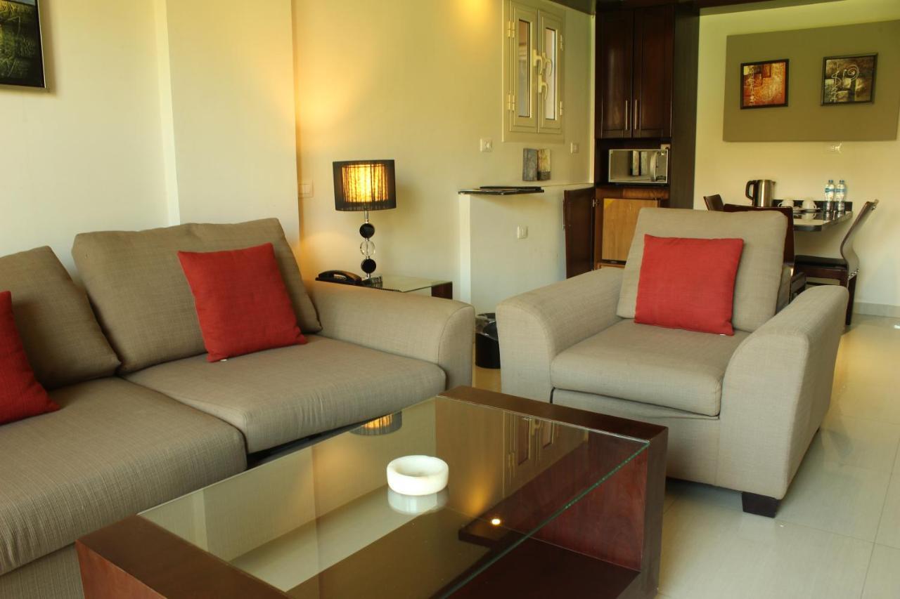 Panacea Suites Hotel Borg El Arab Exteriör bild